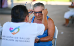 Llevan servicios médicos y atención visual a familias de Yoactún