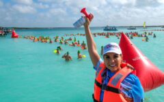 Bacalar reúne a más de mil 500 nadadores en el XX Maratón de Aguas Abiertas