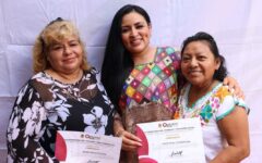 Blanca Merari entrega reconocimientos a mujeres por curso de bordado