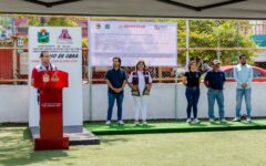 Rehabilita Diego Castañón rehabilita cancha de fútbol rápido en Tulum