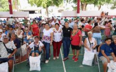 Benefician con despensas a familias de Puerto Morelos y Leona Vicario