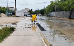 Cancún despliega operativo por lluvias para evitar inundaciones