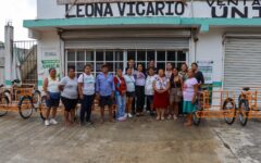 Blanca Merari entrega triciclos de carga en Leona Vicario