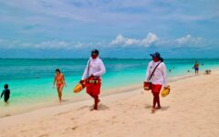 Refuerzan vigilancia con guardavidas en playas de Isla Mujeres