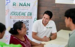 Renán Sánchez Tajonar entrega kits escolares gratuitos en Cozumel
