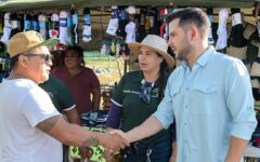 Siempre en territorio y cerca de la gente, Pablo Bustamante respalda la economía local en Cancún