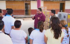 Supervisan instalación de aires acondicionados en primaria Irma Delfina López Bersunza