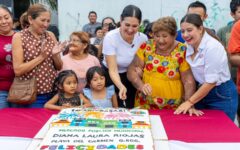 Estefanía Mercado celebra con locatarios 18 años del mercado Diana Laura Riojas