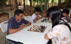 Jóvenes participan en la primera Feria Familiar del Ajedrez en Carrillo Puerto