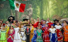 Iluminan la Zona Continental de Isla Mujeres por el Mes Patrio