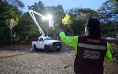 Refuerzan iluminación en parque de la SM 4 para mejorar seguridad de las familias