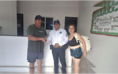 Policía Turística de Isla Mujeres recupera mochila y la devuelve a visitante