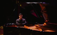 Amir Akil debuta en Playa del Carmen con ‘Fractales del Viento’