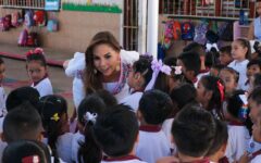 Tras 30 años de espera, Mara Lezama entrega domo a preescolar de Chetumal