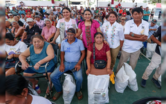 Blanca Merari entrega apoyo alimentario a 500 adultos mayores