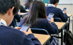Advierten retos por prohibición de celulares