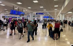 Lluvia intensa despierta a Cancún, pero aeropuerto mantiene operaciones con normalidad