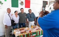 Pablo Bustamante escucha a la familia tianguista de Cancún