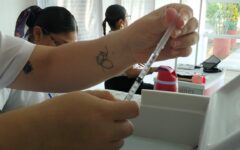 IMSS activa campaña de vacunación contra influenza, COVID-19 y neumococo