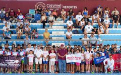 Chacón inaugura la XII Copa Rockets de Natación