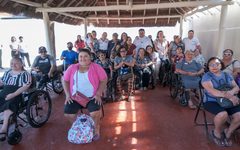 Entrega Mara Lezama apoyos para personas con discapacidad motriz en Cozumel
