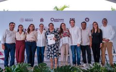 Mara Lezama y Ana Paty Peralta entregan 460 títulos de propiedad a familias de Cancún