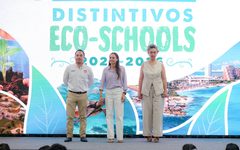 Ana Paty Peralta entrega cinco distintivos Green Flag a escuelas de Cancún