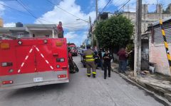 Quema de basura moviliza a bomberos en la Región 69 de Cancún