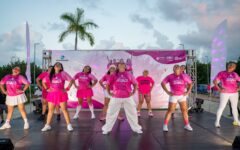 Aguakan reunió a más de 400 personas en Cancún por la prevención del cáncer de mama durante el Zumbatón Rosa