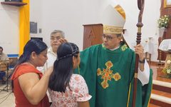 Obispo de Cancún-Chetumal visita Dziuché; celebran confirmaciones y una boda