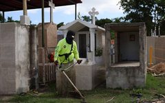 Alistan panteones de Cancún para las tradiciones del Día de Muertos