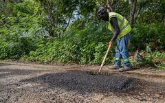 Continúan trabajos de bacheo en calles y colonias de Felipe Carrillo Puerto